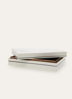 BOÎTE RECTANGULAIRE EN RÉSINE AVEC LIGNES NOIRES ECRU/NOIR