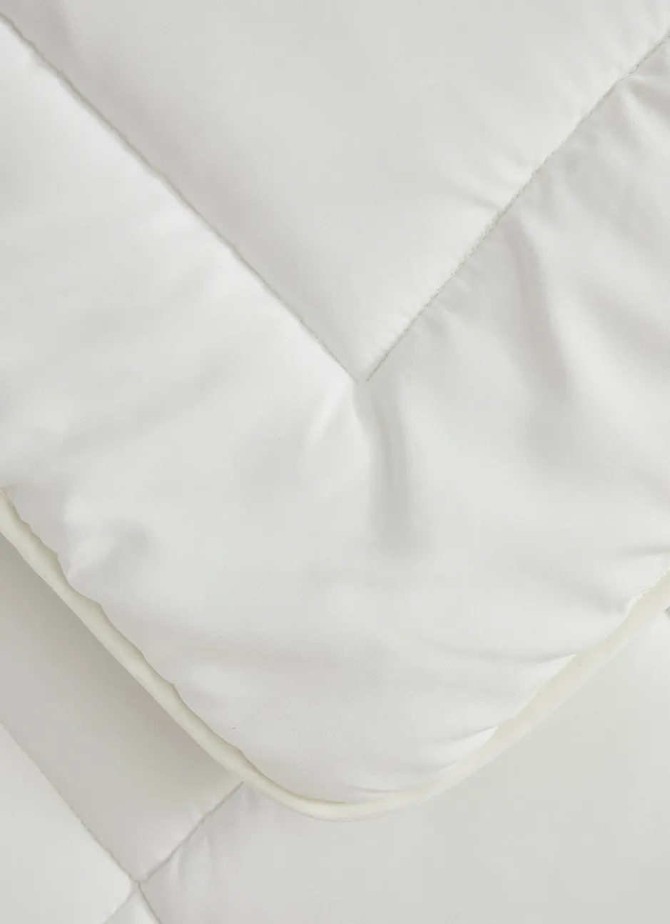 COUETTE TEMPERÉE EN POLYESTER BLANC
