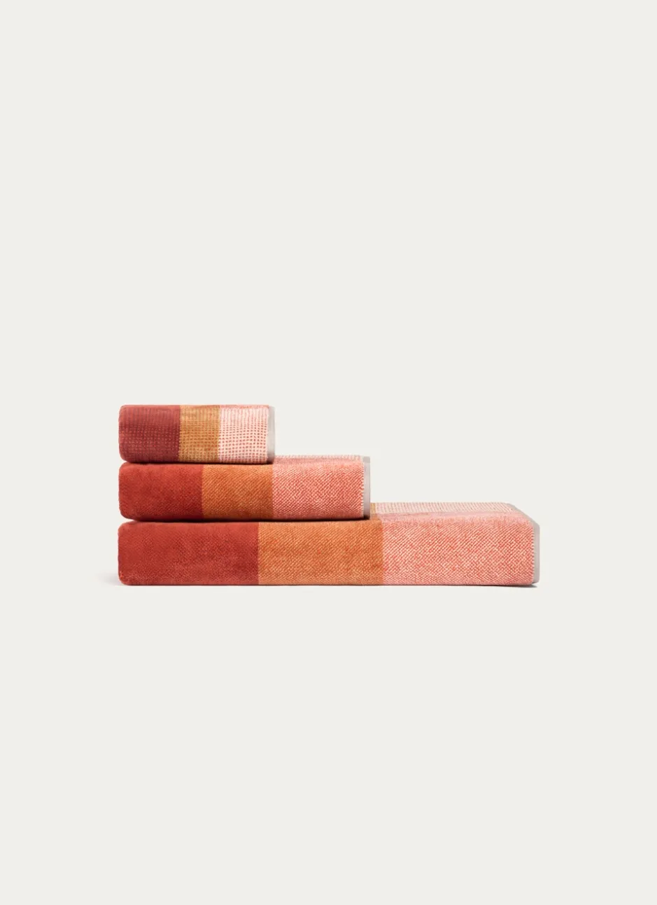 DRAP DE BAIN EN VELOURS À CARREAUX ROUGE FONCÉ