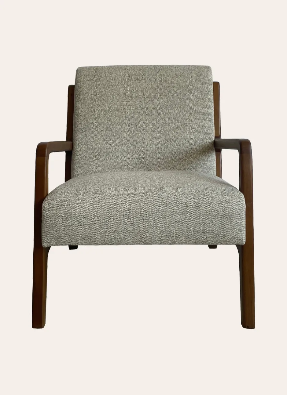 FAUTEUIL EN BOIS AVEC ASSISE EN TISSU CHEVRON ÉCRU/GRIS TAUPE