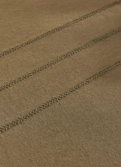 NAPPE BRODÉE AU CENTRE AVEC POINT TON SUR TON KAKI