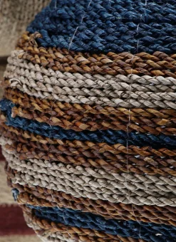 VASE EN FIBRES NATURELLES OBÉLIX BEIGE / OCRE / BLEU